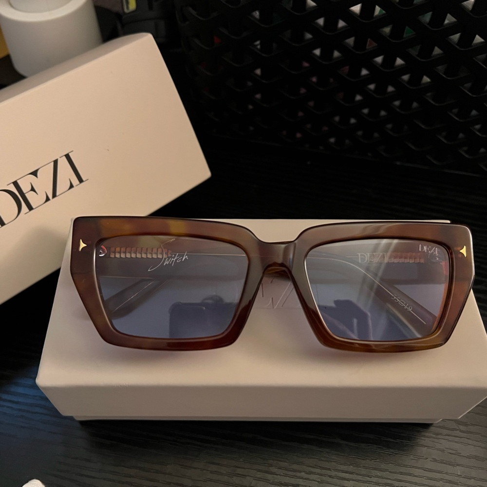 Dezi Switch Orange Tortoise Blue Sunnies